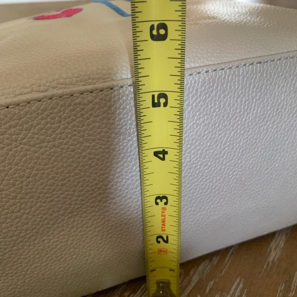 Elegant Cream Shoulder Bag with Embroidered Design - Picture 11 of 11